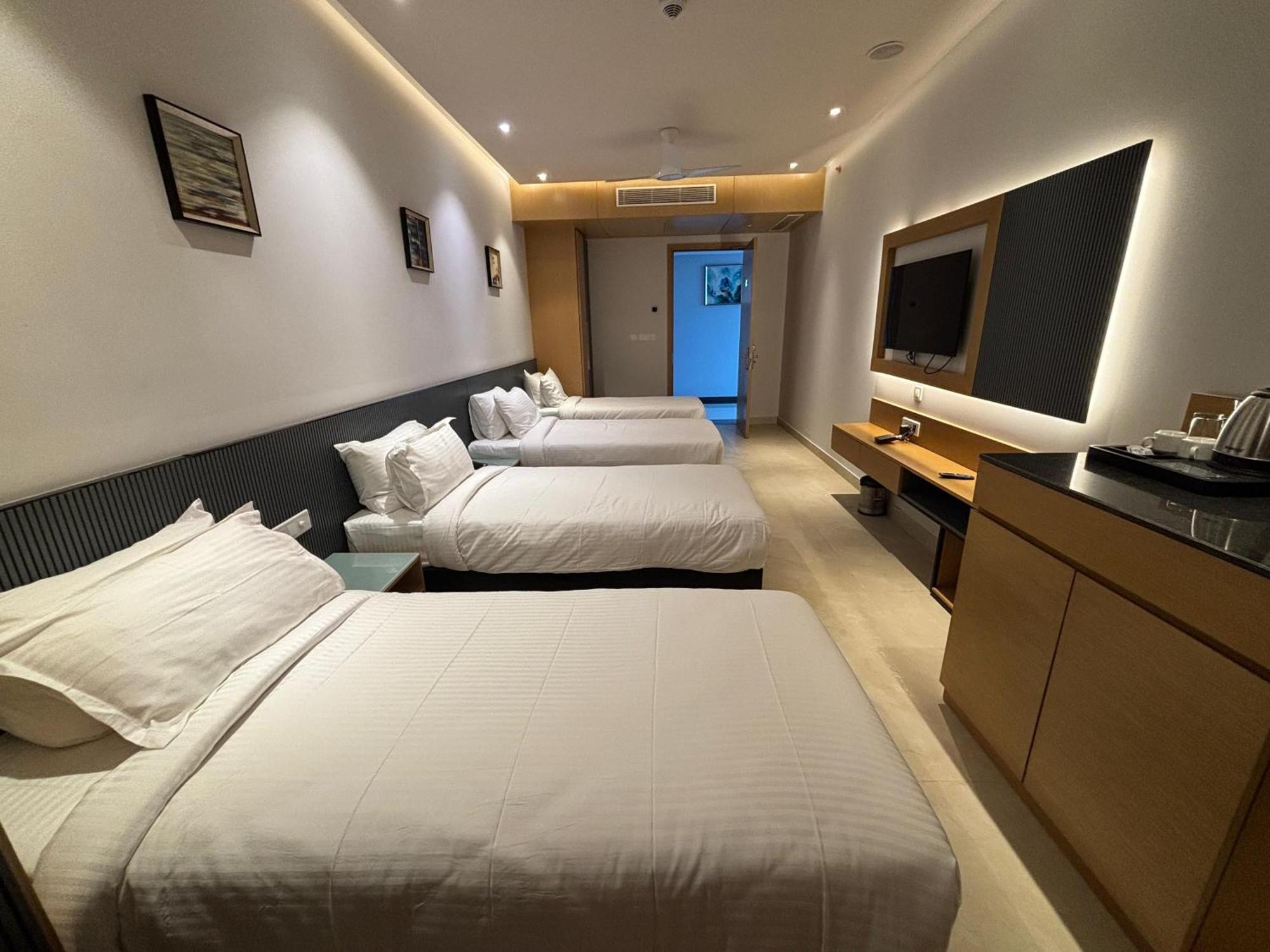 Krishna'S Courtyard Hotel & Convention Urali Luaran gambar